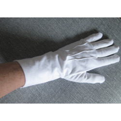 Les gants blancs pour toutes les mains 